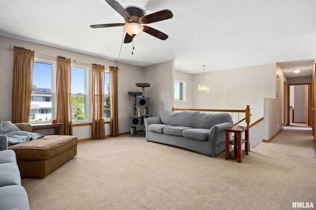 104 INDEPENDENCE Drive, East Peoria, IL 61611