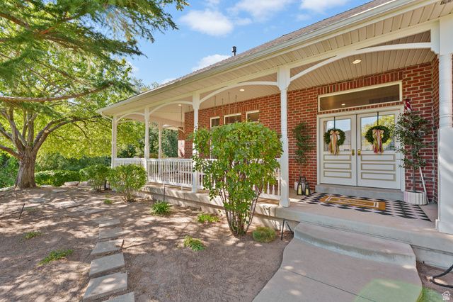 1818 S BLOOMING GROVE LN, Kaysville, UT 84037