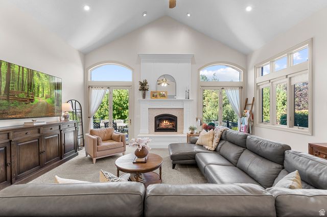 1818 S BLOOMING GROVE LN, Kaysville, UT 84037