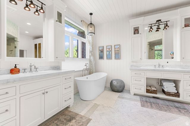 1818 S BLOOMING GROVE LN, Kaysville, UT 84037