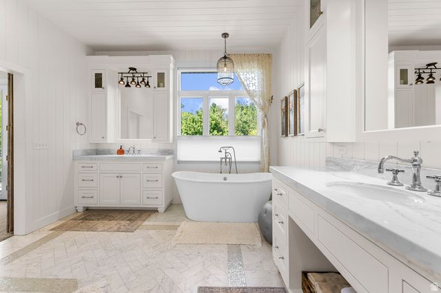 1818 S BLOOMING GROVE LN, Kaysville, UT 84037