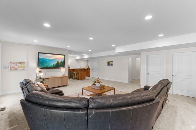 1818 S BLOOMING GROVE LN, Kaysville, UT 84037