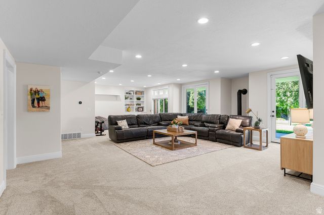 1818 S BLOOMING GROVE LN, Kaysville, UT 84037