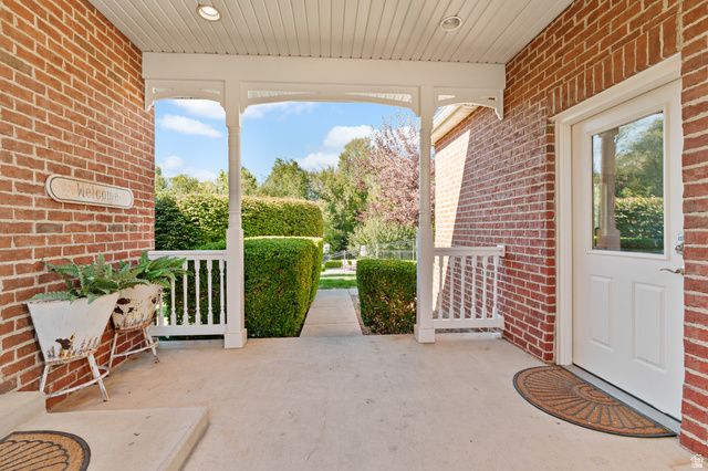 1818 S BLOOMING GROVE LN, Kaysville, UT 84037