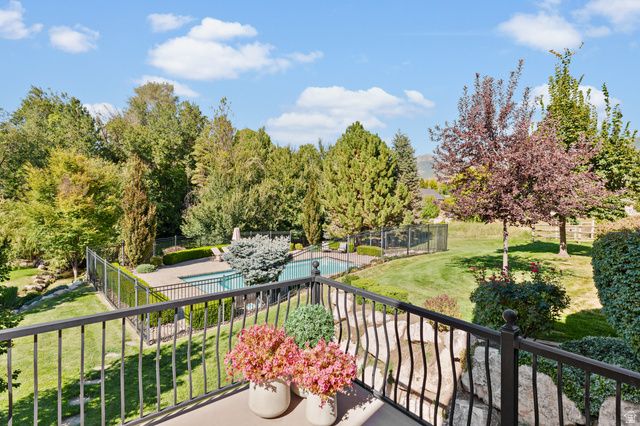 1818 S BLOOMING GROVE LN, Kaysville, UT 84037