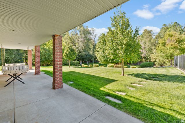 1818 S BLOOMING GROVE LN, Kaysville, UT 84037