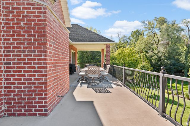 1818 S BLOOMING GROVE LN, Kaysville, UT 84037