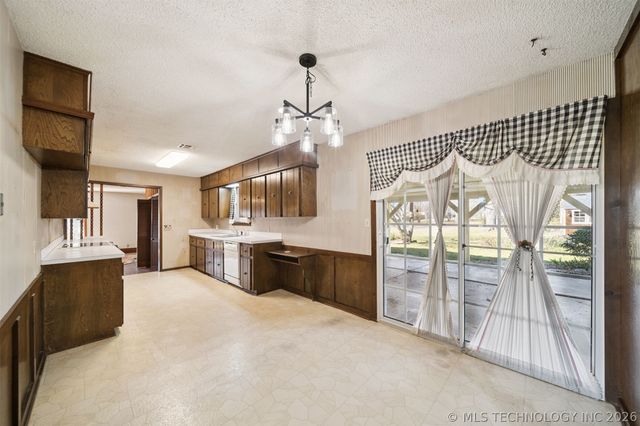 20936 S Valley West Drive, Claremore, OK 74019