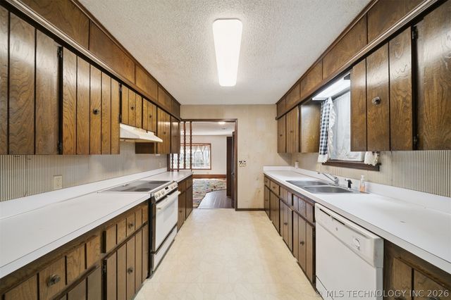 20936 S Valley West Drive, Claremore, OK 74019