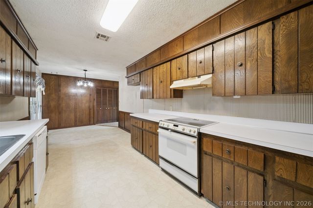 20936 S Valley West Drive, Claremore, OK 74019