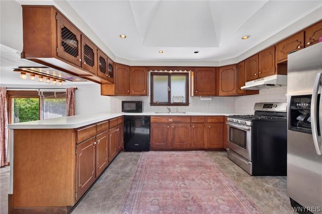 33 Gregory Drive, West Seneca, NY 14224