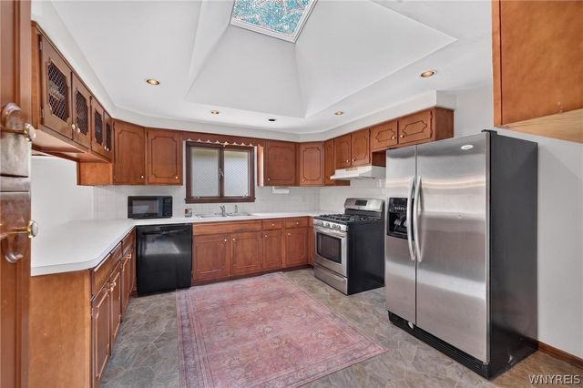 33 Gregory Drive, West Seneca, NY 14224
