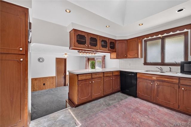 33 Gregory Drive, West Seneca, NY 14224