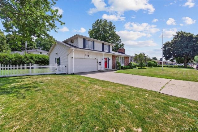 33 Gregory Drive, West Seneca, NY 14224