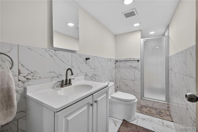33 Gregory Drive, West Seneca, NY 14224