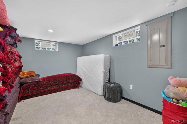 33 Gregory Drive, West Seneca, NY 14224
