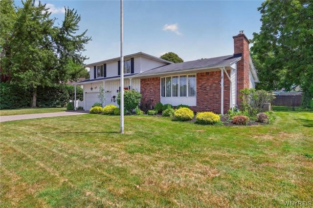 33 Gregory Drive, West Seneca, NY 14224