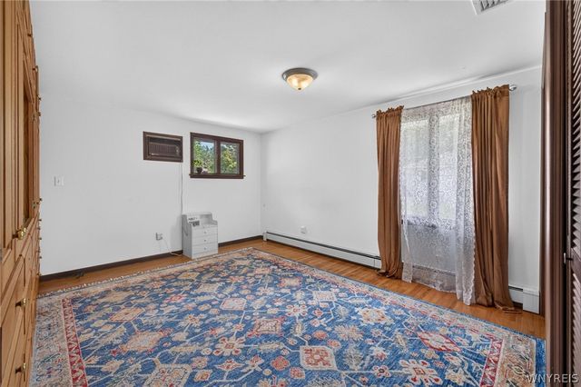 33 Gregory Drive, West Seneca, NY 14224