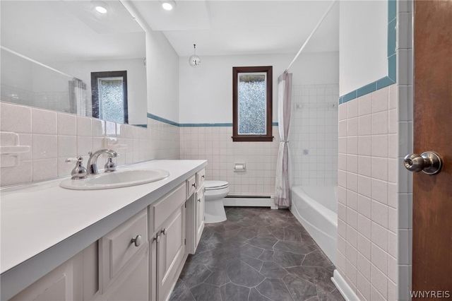 33 Gregory Drive, West Seneca, NY 14224
