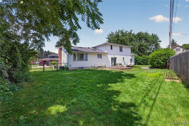 33 Gregory Drive, West Seneca, NY 14224