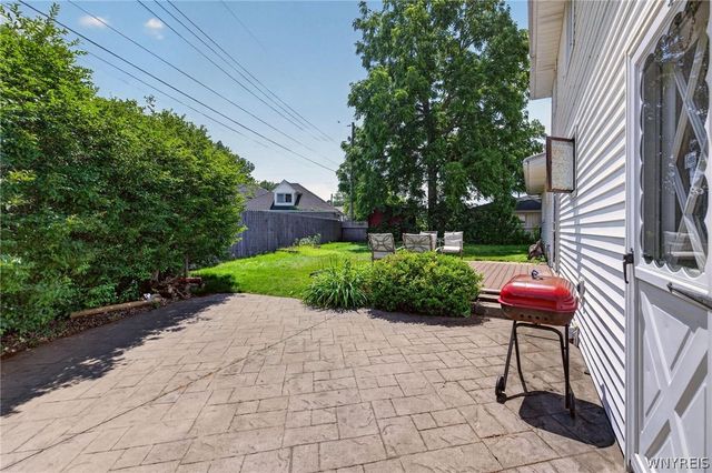 33 Gregory Drive, West Seneca, NY 14224