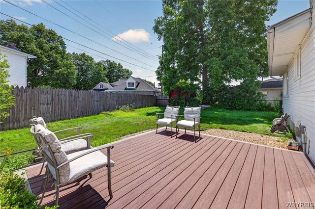 33 Gregory Drive, West Seneca, NY 14224