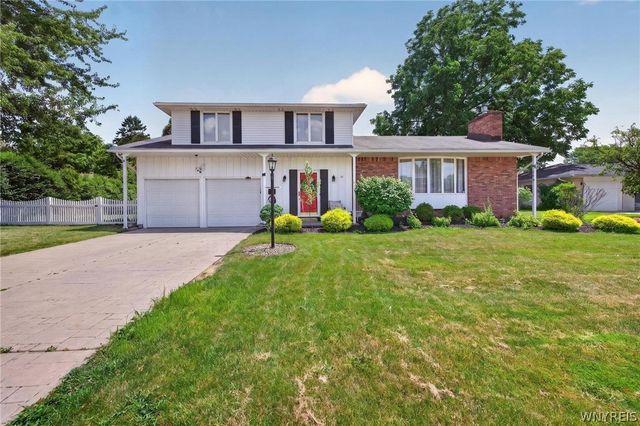 33 Gregory Drive, West Seneca, NY 14224