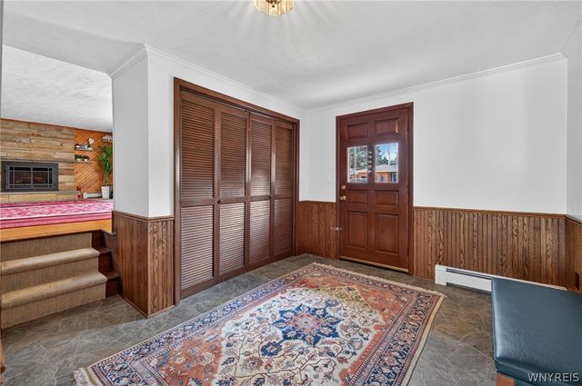 33 Gregory Drive, West Seneca, NY 14224