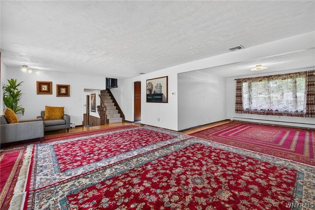 33 Gregory Drive, West Seneca, NY 14224
