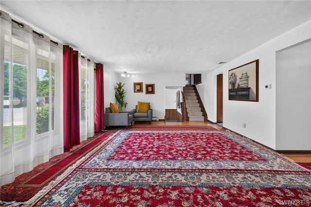 33 Gregory Drive, West Seneca, NY 14224