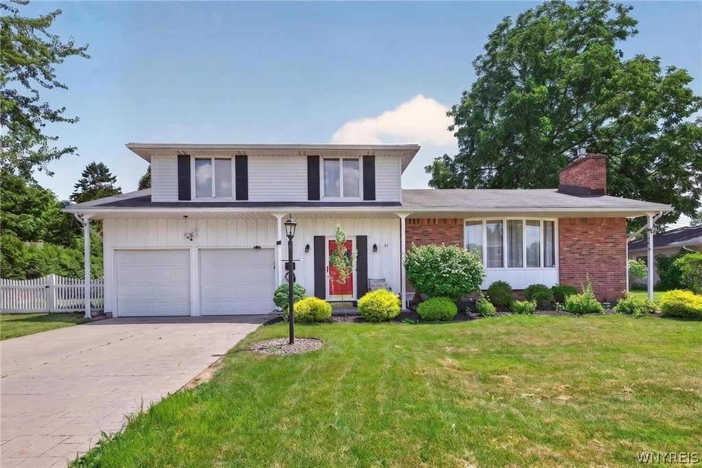33 Gregory Drive, West Seneca, NY 14224