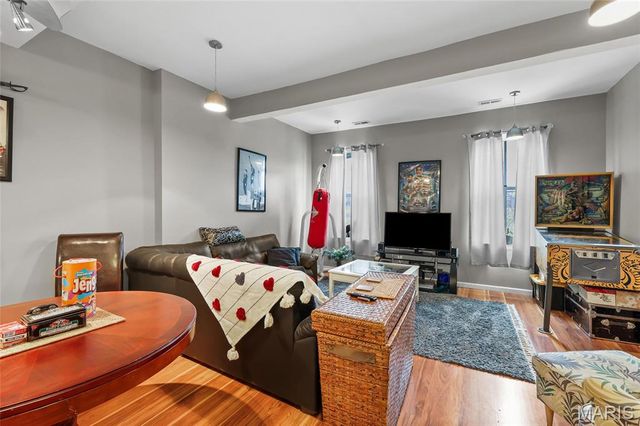 3725 N 20th Street, St Louis, MO 63107