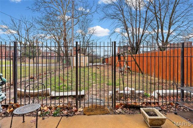 3725 N 20th Street, St Louis, MO 63107