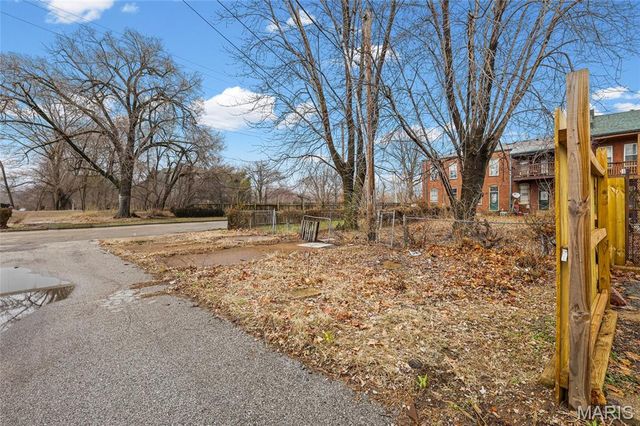 3725 N 20th Street, St Louis, MO 63107