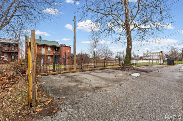 3725 N 20th Street, St Louis, MO 63107