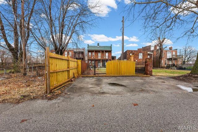 3725 N 20th Street, St Louis, MO 63107