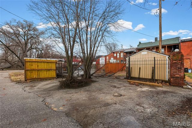 3725 N 20th Street, St Louis, MO 63107