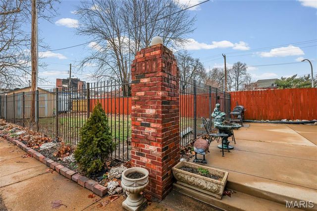 3725 N 20th Street, St Louis, MO 63107