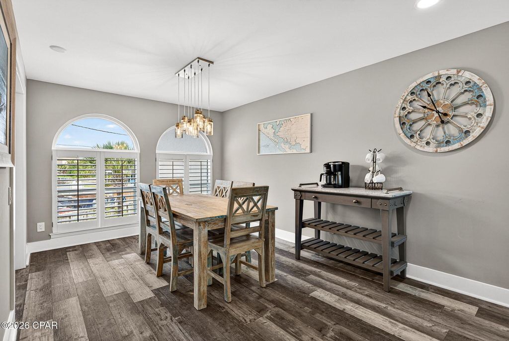 Image 12 of property listing at 5225 Thomas Drive 14, Panama City Beach, FL 32408