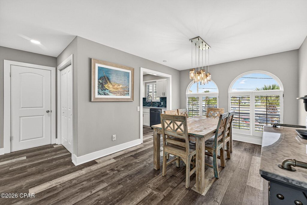 Image 13 of property listing at 5225 Thomas Drive 14, Panama City Beach, FL 32408