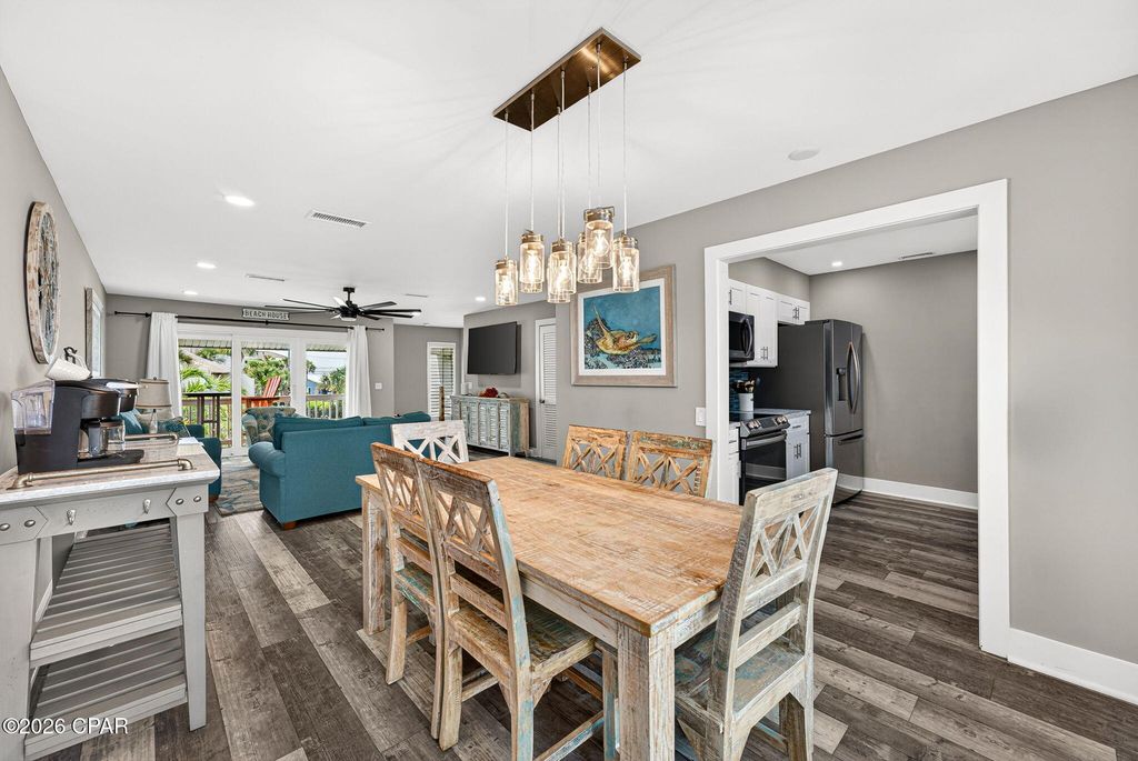 Image 14 of property listing at 5225 Thomas Drive 14, Panama City Beach, FL 32408