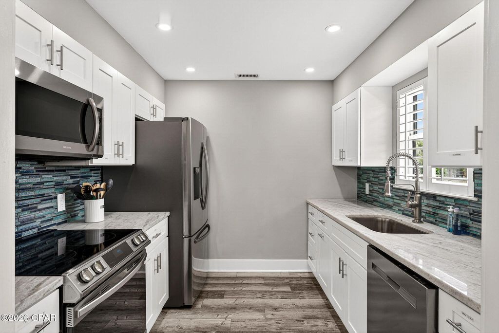 Image 15 of property listing at 5225 Thomas Drive 14, Panama City Beach, FL 32408