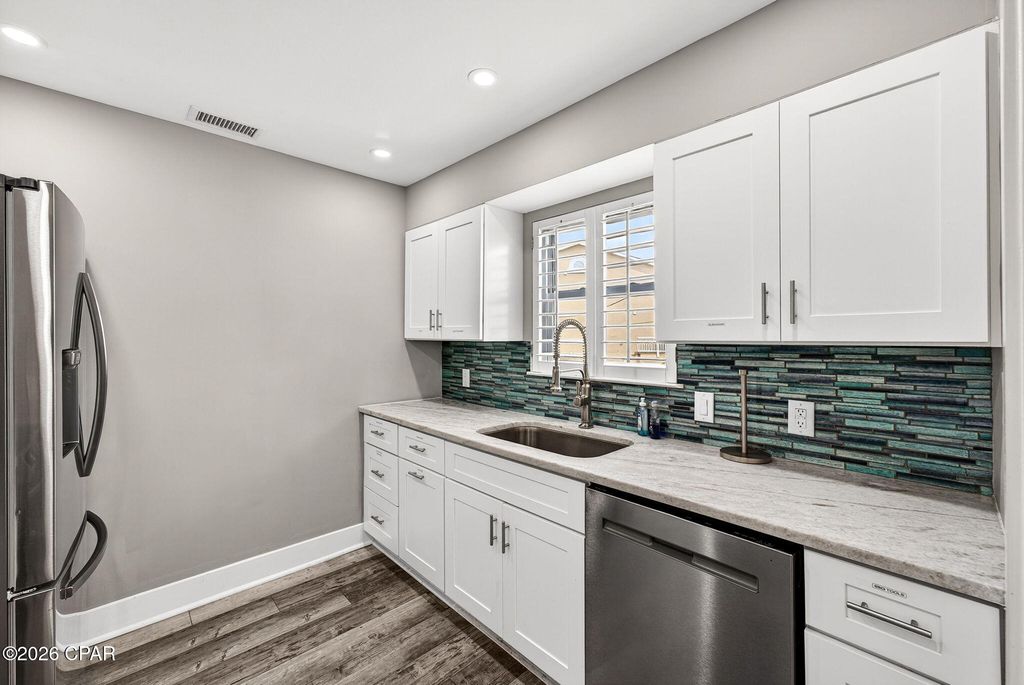 Image 16 of property listing at 5225 Thomas Drive 14, Panama City Beach, FL 32408