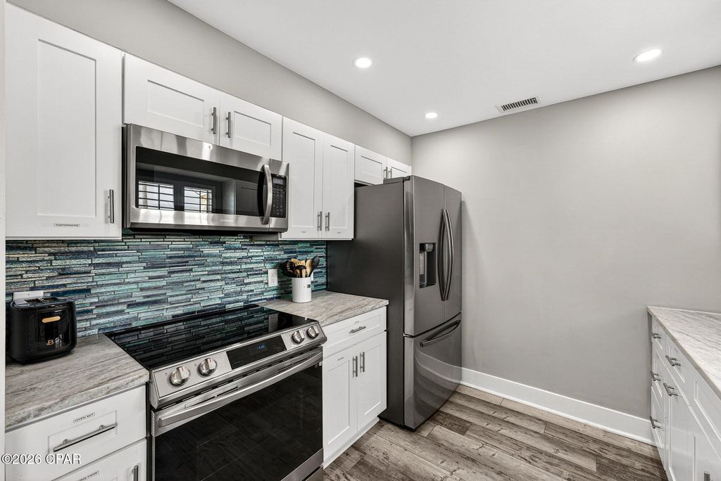 Image 17 of property listing at 5225 Thomas Drive 14, Panama City Beach, FL 32408