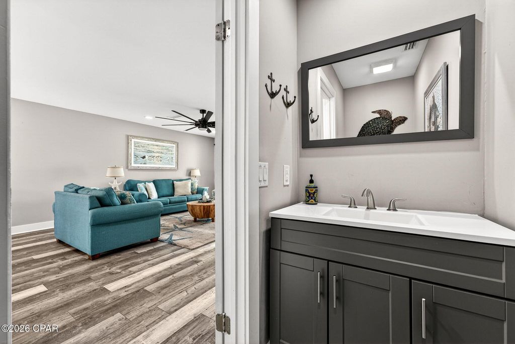 Image 20 of property listing at 5225 Thomas Drive 14, Panama City Beach, FL 32408