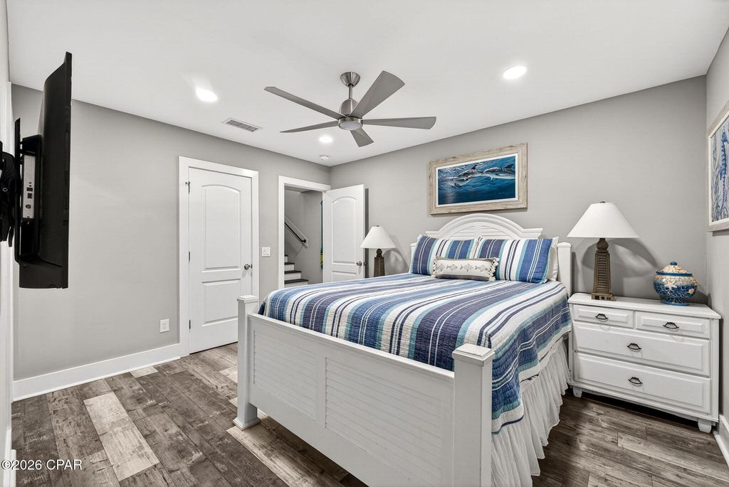 Image 22 of property listing at 5225 Thomas Drive 14, Panama City Beach, FL 32408