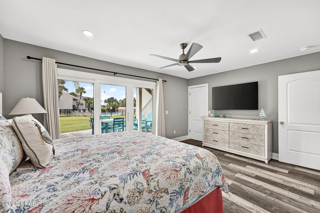Image 27 of property listing at 5225 Thomas Drive 14, Panama City Beach, FL 32408