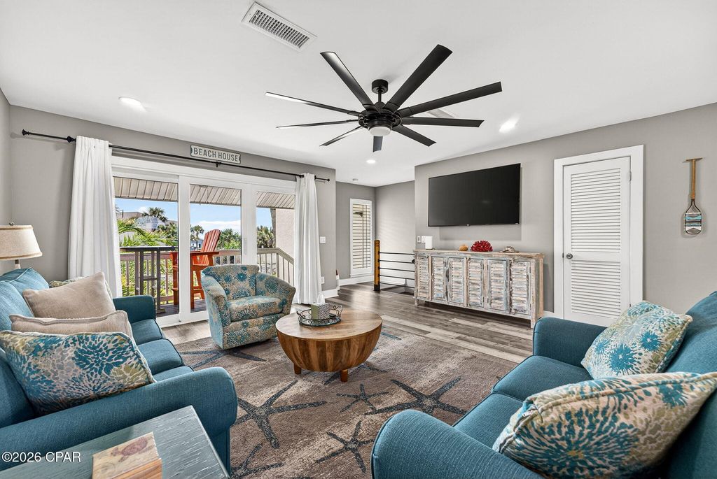 Image 8 of property listing at 5225 Thomas Drive 14, Panama City Beach, FL 32408