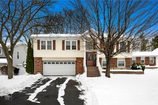 1033 S Warwick Circle S, Hoffman Estates, IL 60169