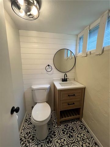 1242 S Hardy Street, Independence, MO 64052